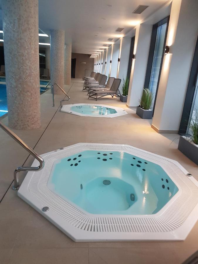 Apartament Baltyk Nadmorskie Tarasy Z Parkingiem Kołobrzeg Esterno foto